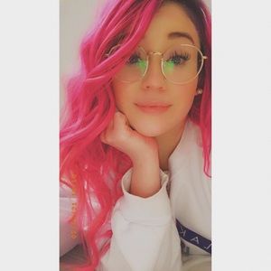 Meet your Posher, Liz